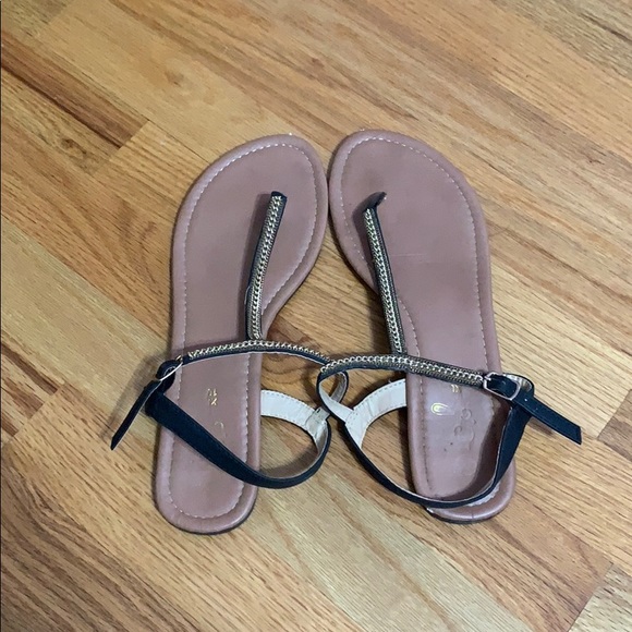 Flat sandals - Picture 1 of 1